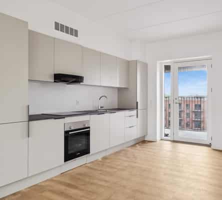 apartment Rummelig 4-værelses lejlighed med sydvendt altan