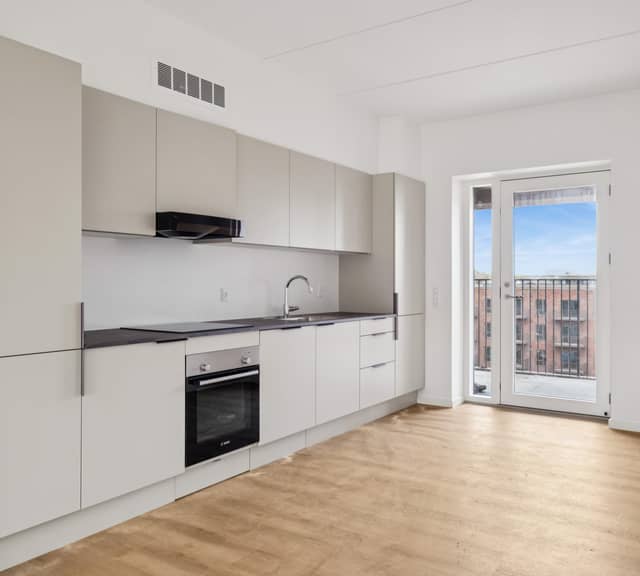 apartment Spacious 4-room apartment with south-facing balcony
