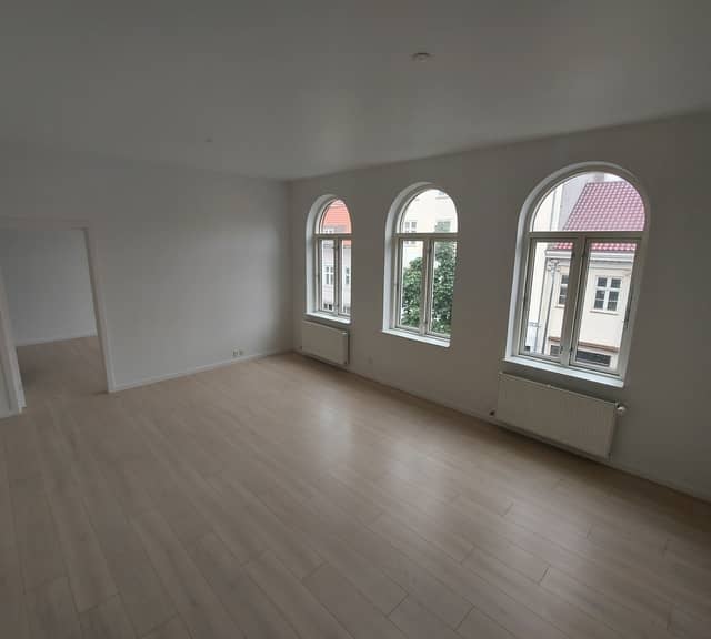 apartment Charmerende 3 værelses lejlighed 111m2 ca 100 meter fra gågaden.