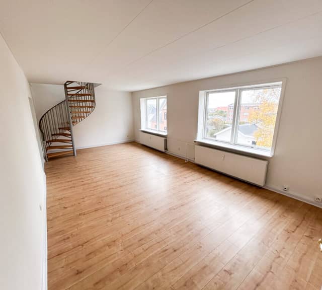 apartment Lys 3-værelses lejlighed med hems og charmerende detaljer