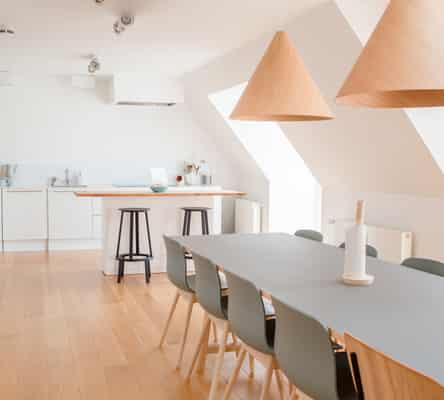 room Værelse på øverste etage i historisk lejlighed, Østerbro