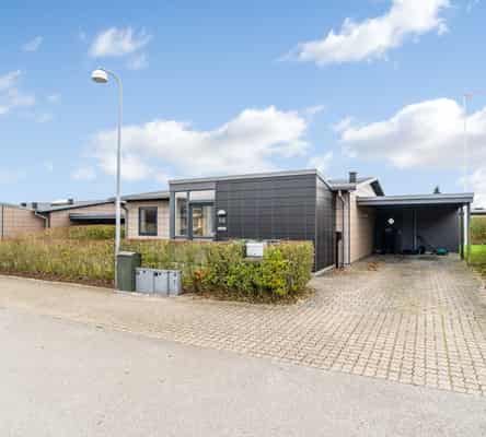 townhouse Rækkehus i ét plan med lukket have og carport