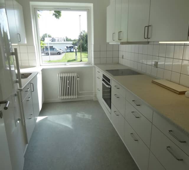 apartment Lys lejlighed med altan og nyere køkken