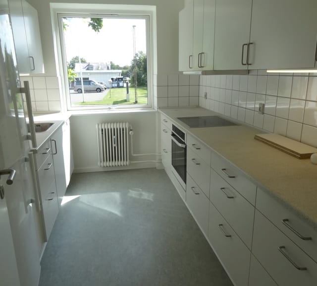apartment Lys lejlighed med altan og nyere køkken
