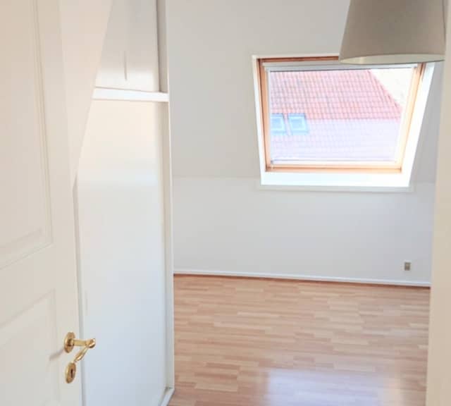 apartment Nyrenoveret villalejlighed i to planer med to altaner 