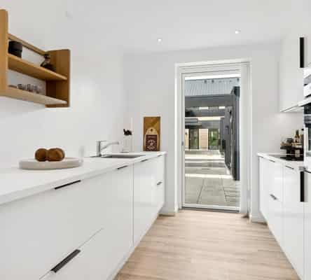 townhouse Bright and modern terraced house close to everyday amenities