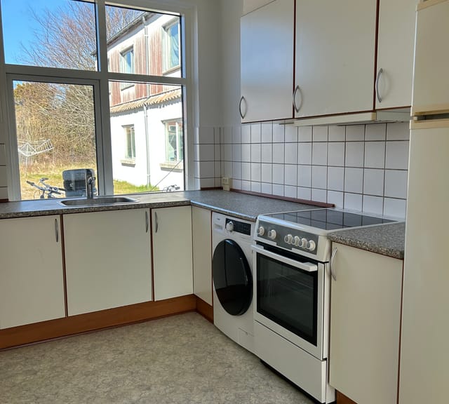 apartment Newly renovated 3-room apartment with washer-dryer