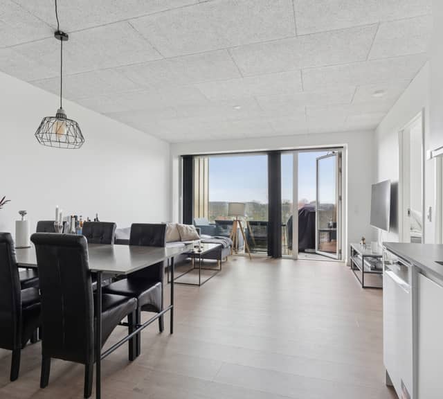 apartment NYOPFØRT 105 m2  4 VÆRELSES I HERNING CITY
KUN 2 MDR. INDKSUD  