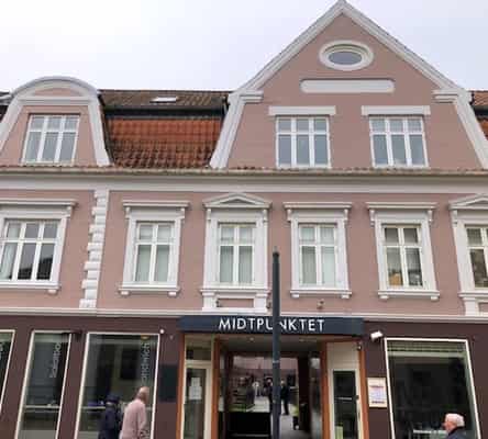 apartment Nyrenoveret 3-værelses lejlighed med altan i Vejle