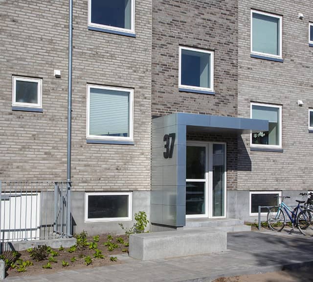 apartment Renovated apartment with new windows and floors