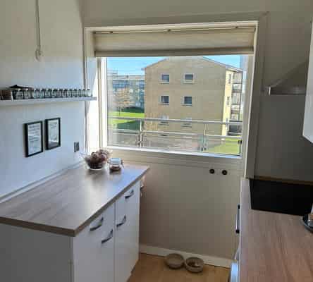 apartment Dejlig 4-værelses andelsbolig udlejes for en periode på 2 år. Alternativt kan salg komme på tale.