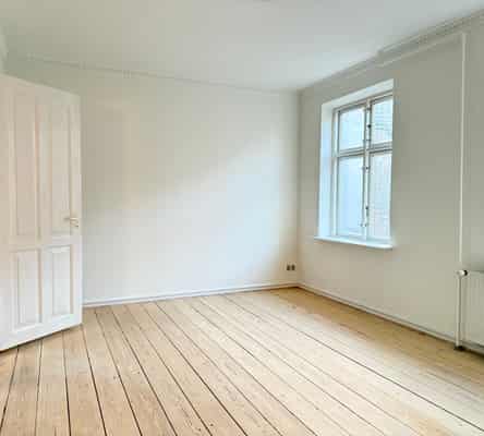 apartment Inviting 2-room apartment with quiet courtyard location