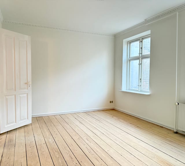 apartment Inviting 2-room apartment with quiet courtyard location