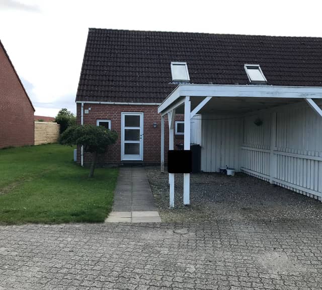 townhouse Rækkehus med carport med skur og mindre have.