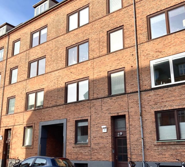 apartment Bright 2-room apartment with balcony in attractive neighborhood