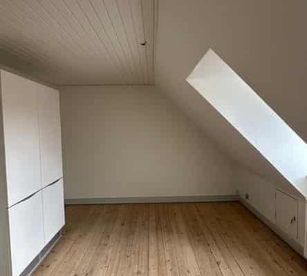 room Stort, lyst værelse i delevenlig lejlighed – Odense M
