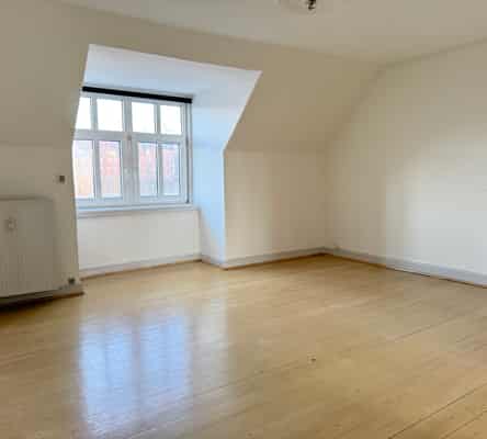 apartment Spacious 4-room apartment 90 m² in the city center