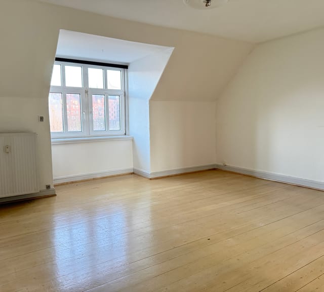 apartment Spacious 4-room apartment 90 m² in the city center