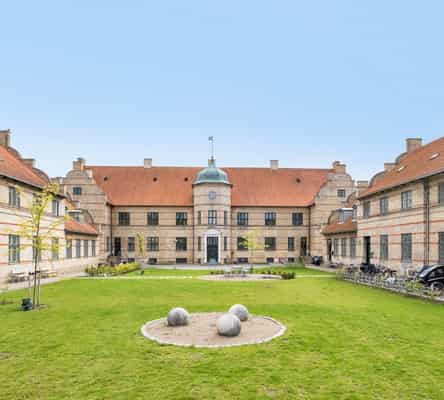apartment Lejeboliger i historiske rammer nær skov og strand