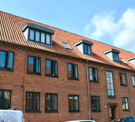 apartment Lyst 3-værelses på 65 m² i rødstensejendom
