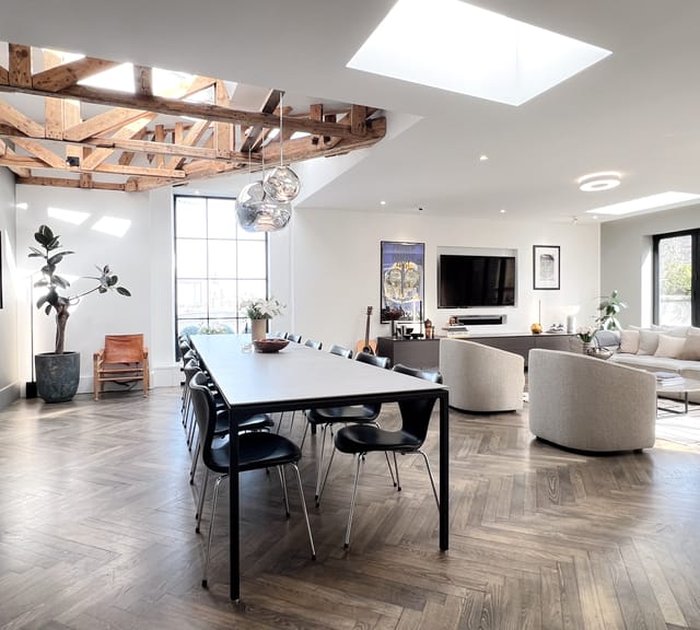 apartment Bright and spacious penthouse in the city center
