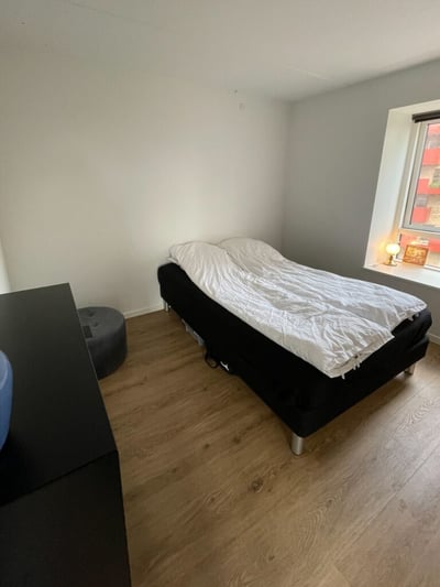 Bright two-room apartment with balcony, underfloor heating and parking permit - Egeparken, Aalborg - 4