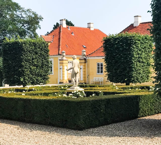 house Eksklusiv herskabsbolig med park og private terrasser