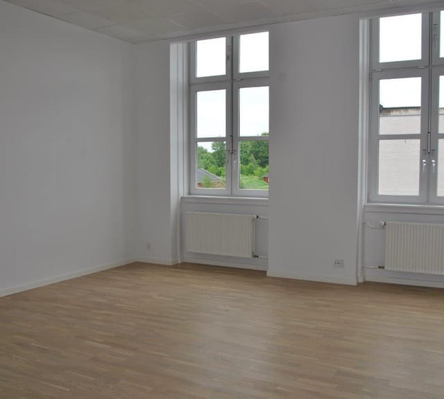 apartment Renovated 4-room apartment with balcony in Kjellerup