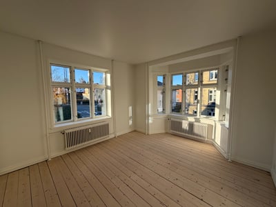 Lys og klassisk 4-værelses på 104 m2 med karnap, altan og elevator – tæt på bus og idrætsliv - Dannebrogsgade, Aalborg - 3