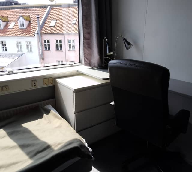 room Hyggeligt værelse på ca. 20 kvm med fælles faciliteter