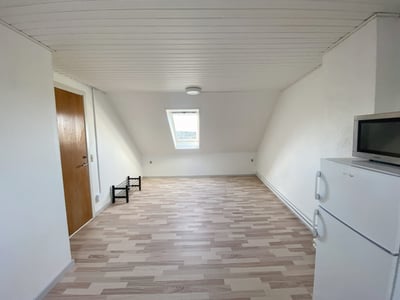Bright room in an attic apartment in central Hobro - Adelgade, Hobro - 3
