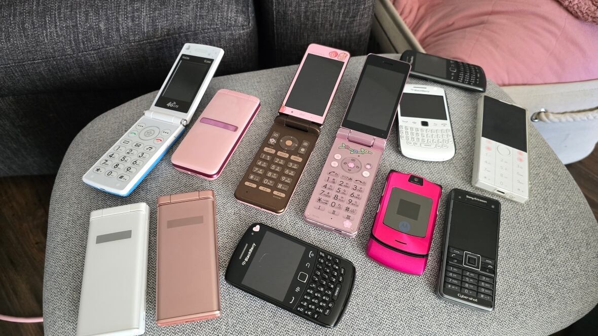 TechDogs-"What Is A Dumbphone?"-"An Image Of Various Dumbphones"