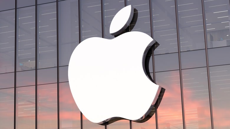 TechDogs-"An Image With Apple's Logo"