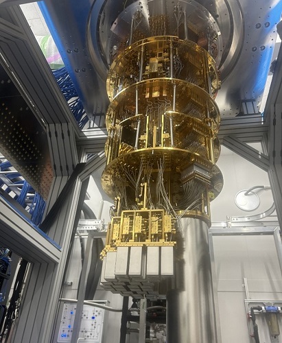 TechDogs-"An Image Showing Fujitsu And RIKEN's 256-Qubit Superconducting Quantum Computer"