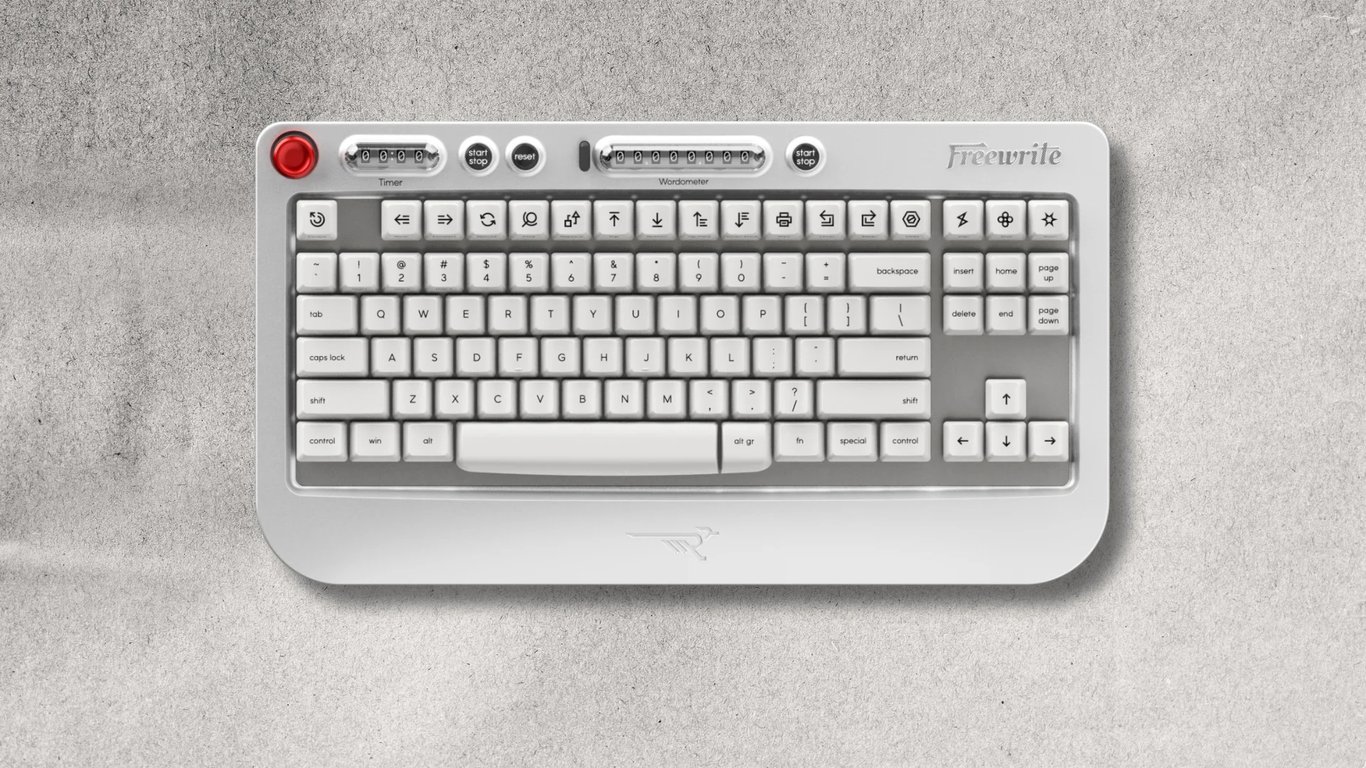 TechDogs-"An Image Of The Astrohaus Freewrite Wordrunner"