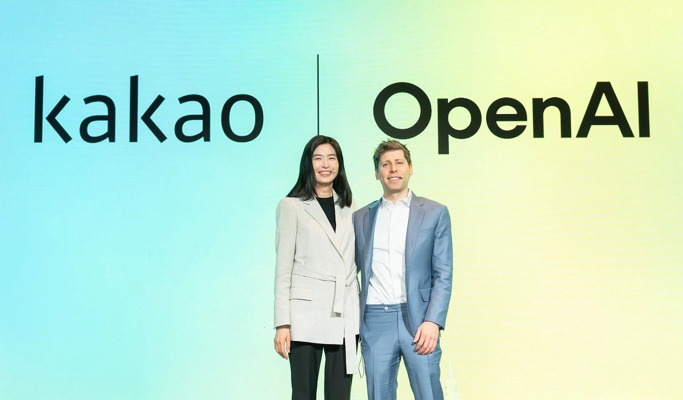 TechDogs-"An Image Of Shina Chung, CEO Of Kakao And Sam Altman, CEO Of OpenAI"