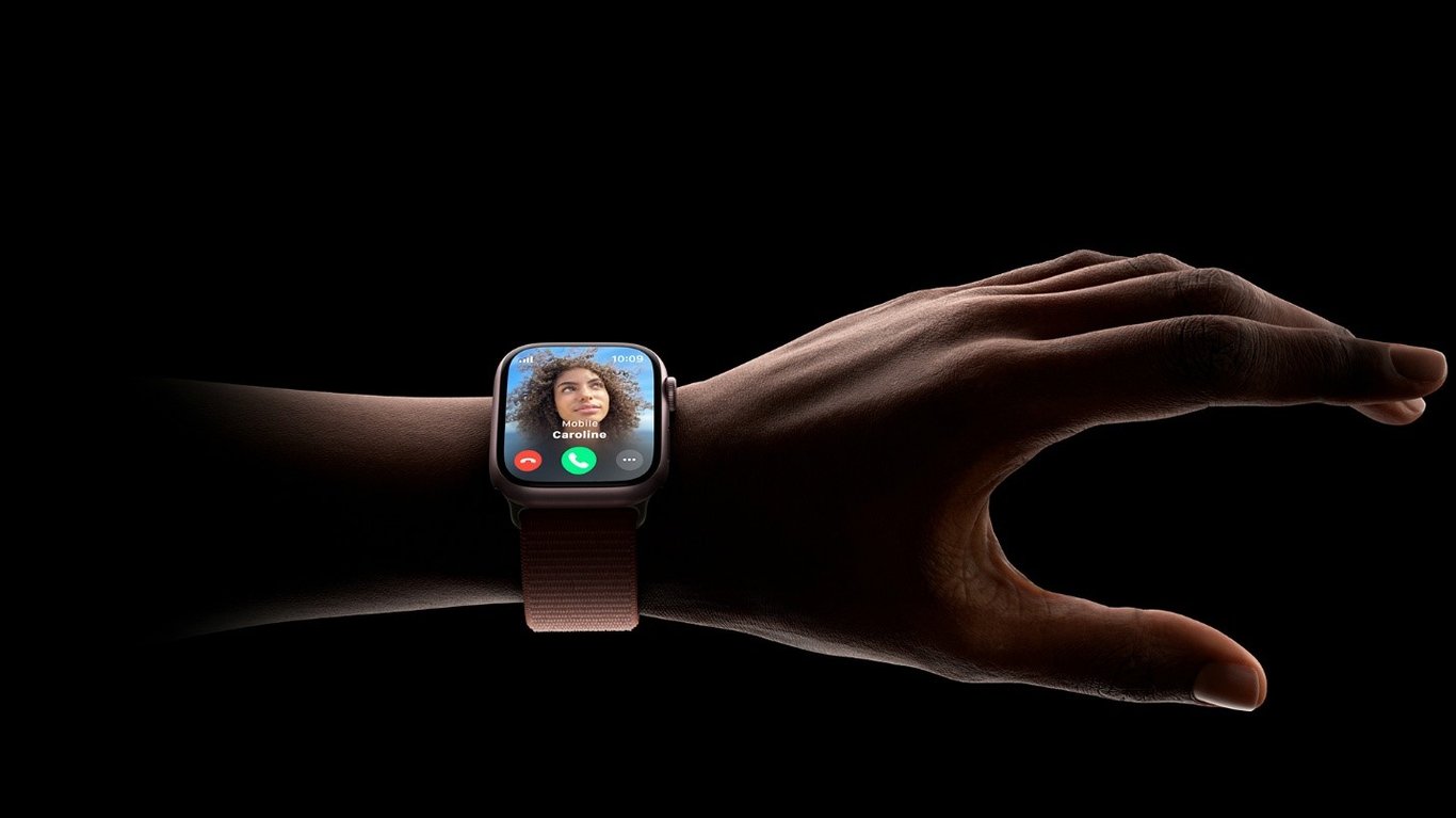 TechDogs-"What Is A Smartwatch And Who Should Use It?"-"An Image Showing Apple Series 9 Smartwatch"