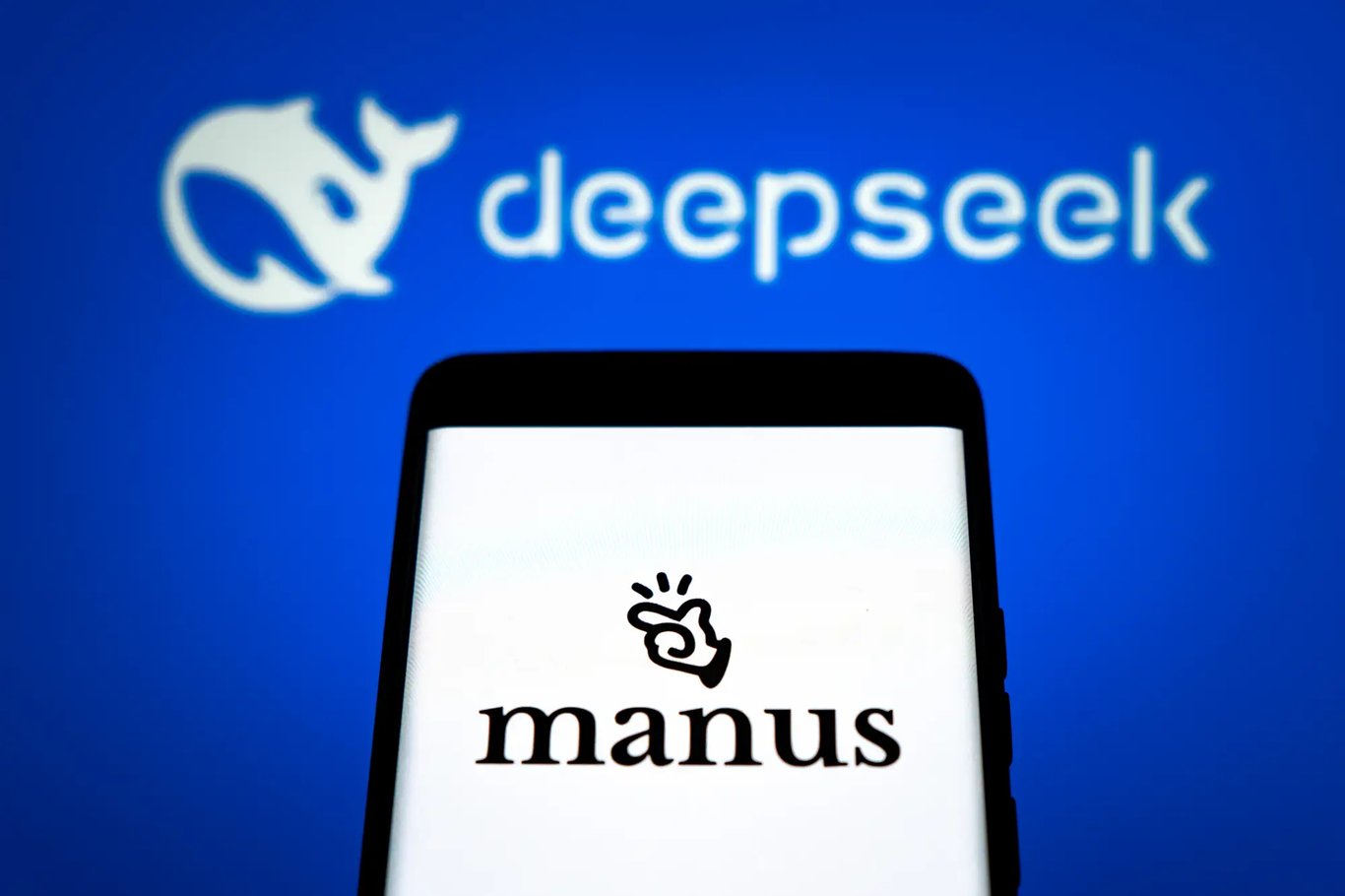TechDogs-"An Image Comparing DeepSeek And Manus"