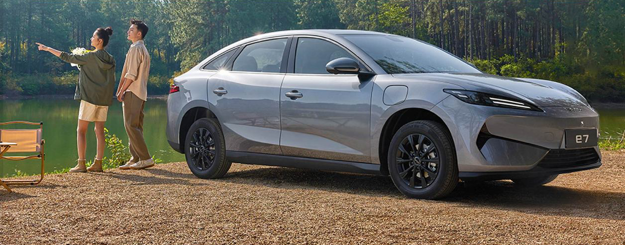 TechDogs-"An Image Of BYD's BYD e7 EV"