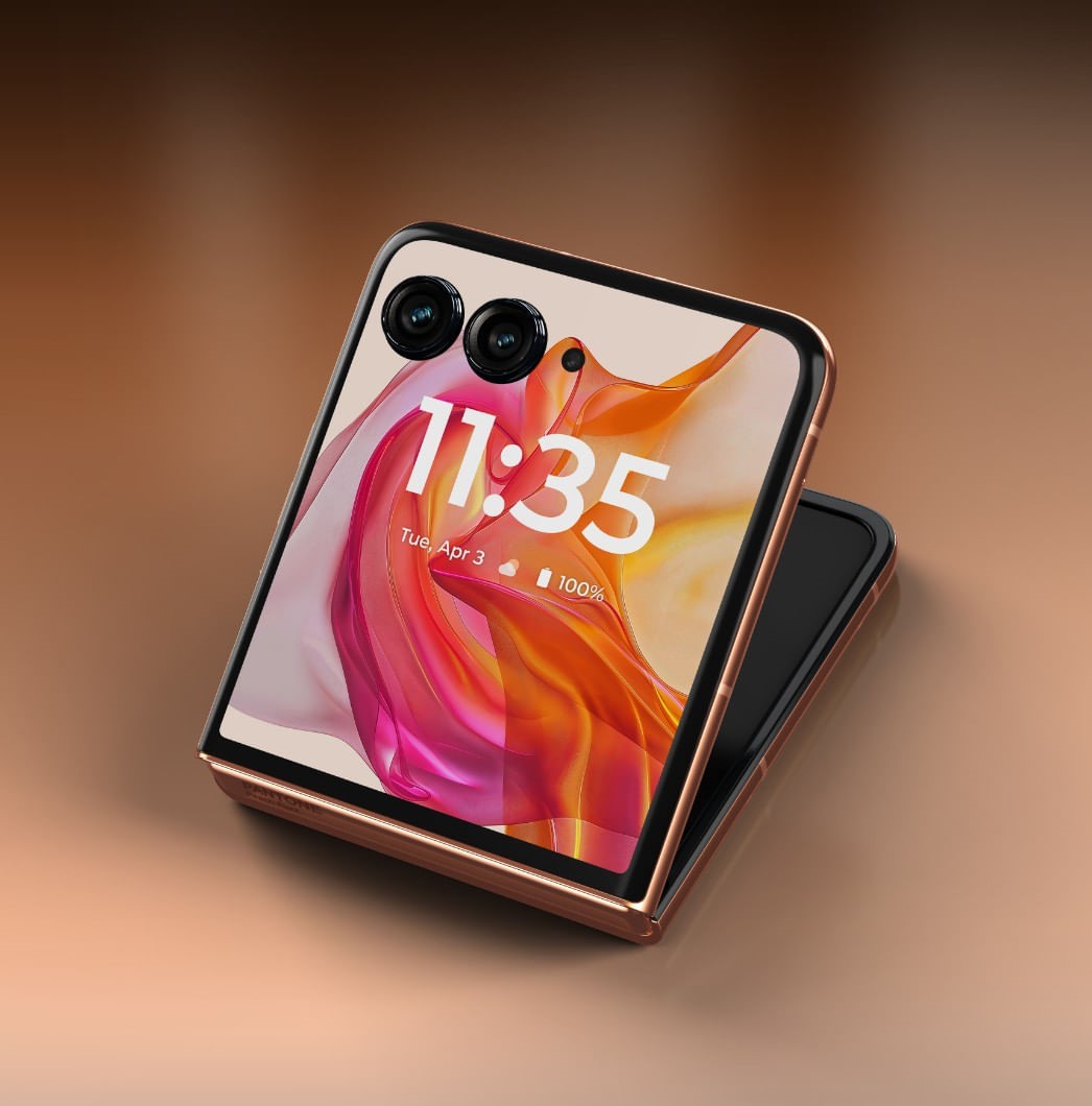 TechDogs-"Motorola Razr Ultra"-"An Image Of The Motorola Razr Ultra"