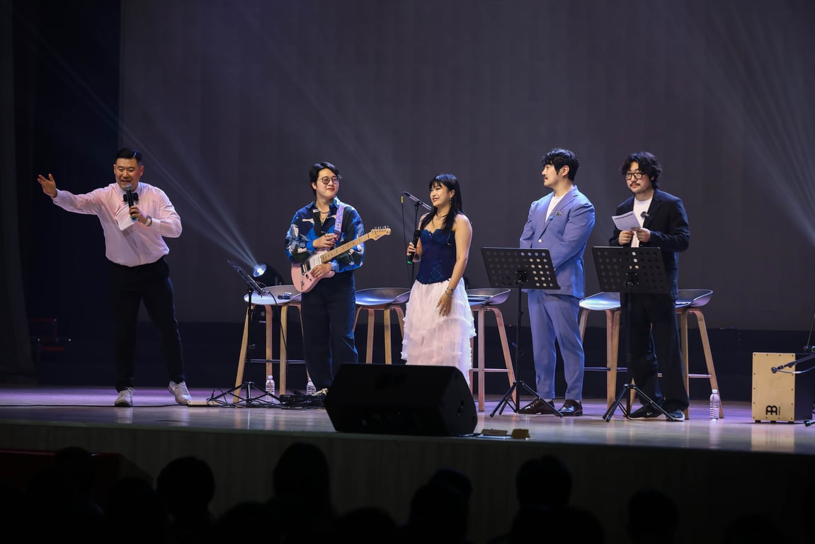 vlu-song-ca-vuot-bien-mang-den-khong-gian-giao-luu-am-nhac-viet–han-tai-truong-dai-hoc-van-lang-1.jpg