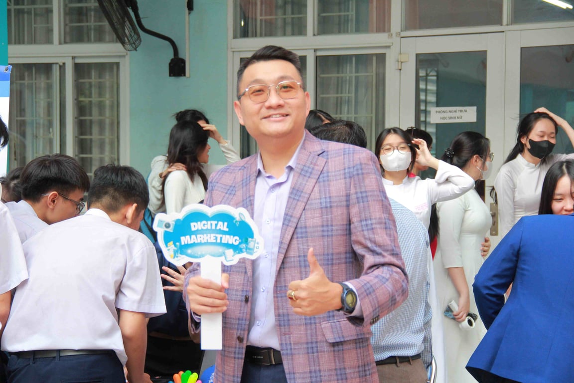 Chọn ngành không mông lung: HSU Tour đến với THPT Nam Kỳ Khởi Nghĩa