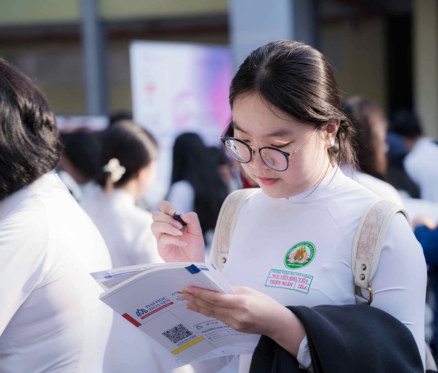 Học bổng Tinh hoa HSU 2026: Học phí giảm 70% toàn khóa