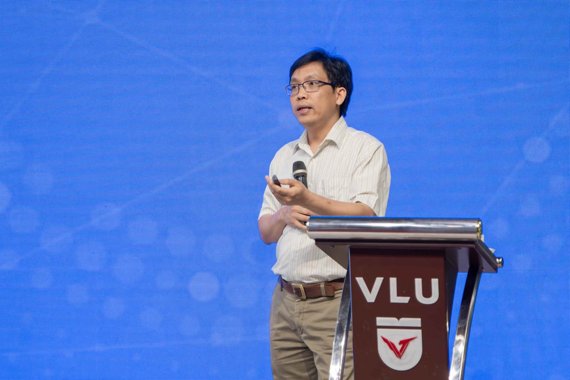 vlu-gs-tran-the-truyen-dai-hoc-deakin-australia-tri-tue-nhan-tao-chi-thay-the-nhiem-vu-khong-thay-the-con-nguoi-h.jpg