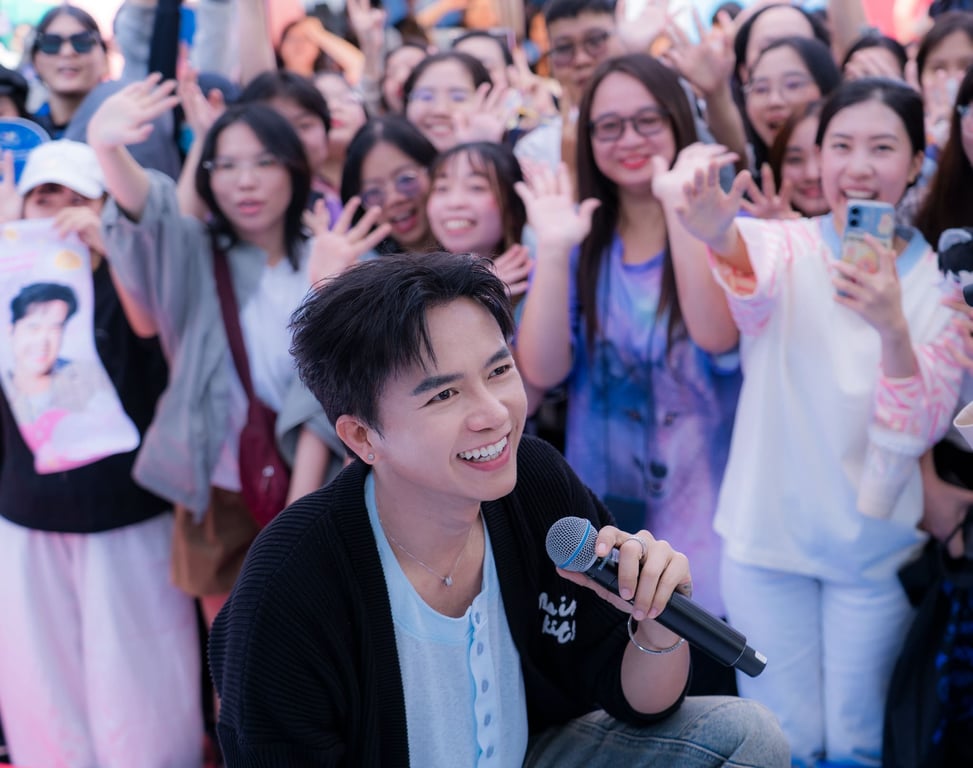 Sinh viên HSU bùng nổ trải nghiệm tại Google Gemini Arena – Đấu trường AI lớn nhất Đông Nam Á