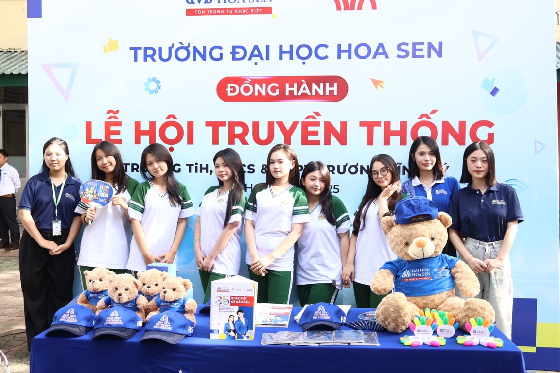 HSU lan tỏa tinh thần học tập tại Lễ hội Truyền thống Trường Trương Vĩnh Ký