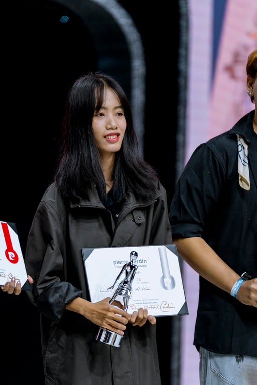 sinh-vien-thoi-trang-van-lang-toa-sang-tai-pierre-cardin-young-designers-award-2025-a.jpg