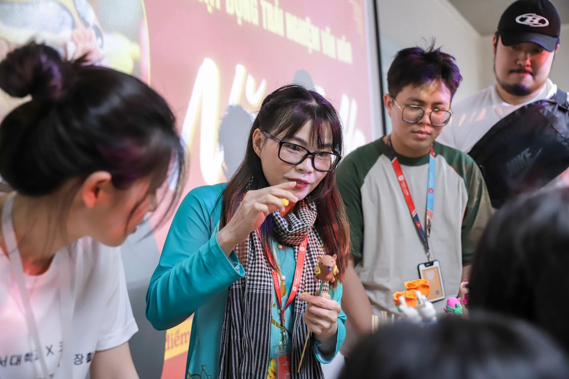 dai-hoc-van-lang-don-tiep-dai-hoc-dongseo:-cung-viet-tiep-hanh-trinh-ket-noi-thanh-nien-quoc-te-c.jpg
