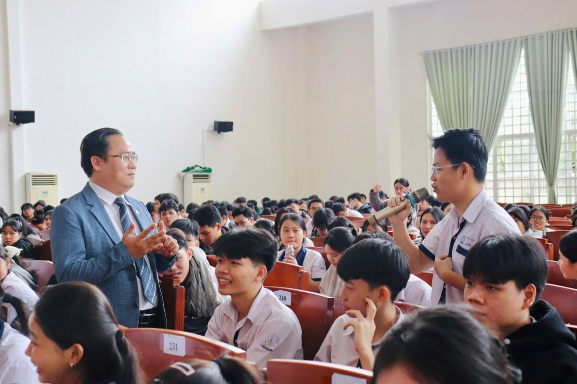 THPT Chu Văn An “bùng nổ” với Hiểu bản thân - Kiến tạo tương lai trong kỷ nguyên số