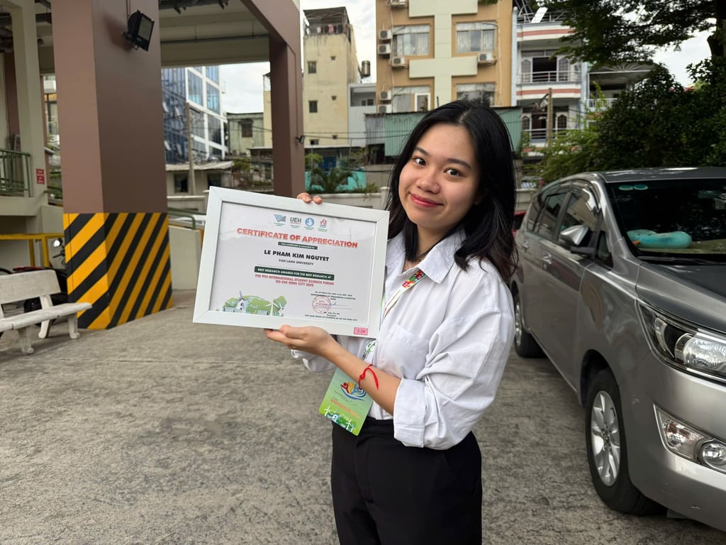 vlu-sinh-vien-van-lang-tham-du-dien-dan-khoa-hoc-sinh-vien-quoc-te-issf-2025-khang-dinh-nang-luc-nghien-cuu-va-tu-duy-toan-cau-a.jpg